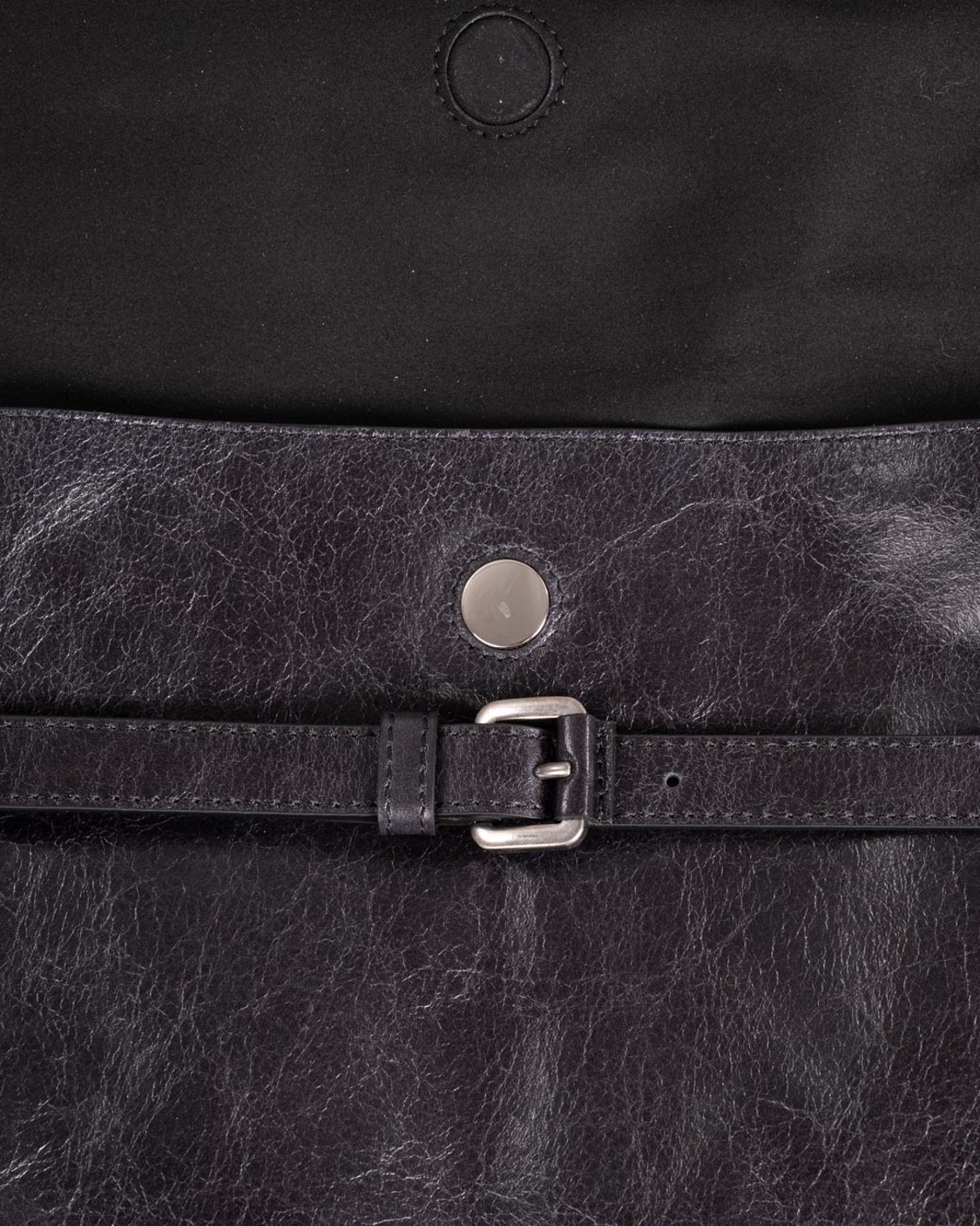 shop ORCIANI  Borsa: Orciani borsa a spalla.
Patta con un sottile logo in rilievo. 
Borsa a Spalla.
Tracolla a Catena.
Patta con Chiusura Magnetica.
Logo in Rilievo.
Dimensioni: 57x49x3.
Composizione: 100% Pelle.
Fabbricato in Italia.. B02211-GOT number 1893211